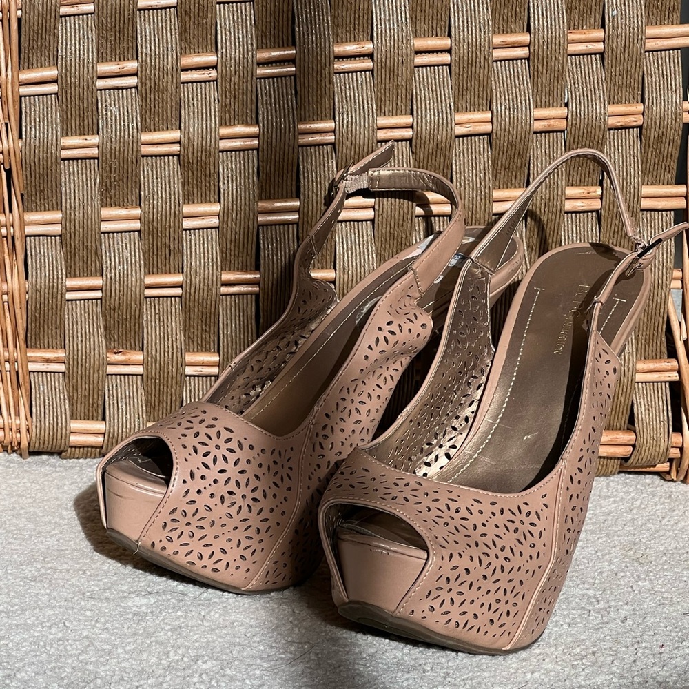 BCBGeneration brown heels size 8